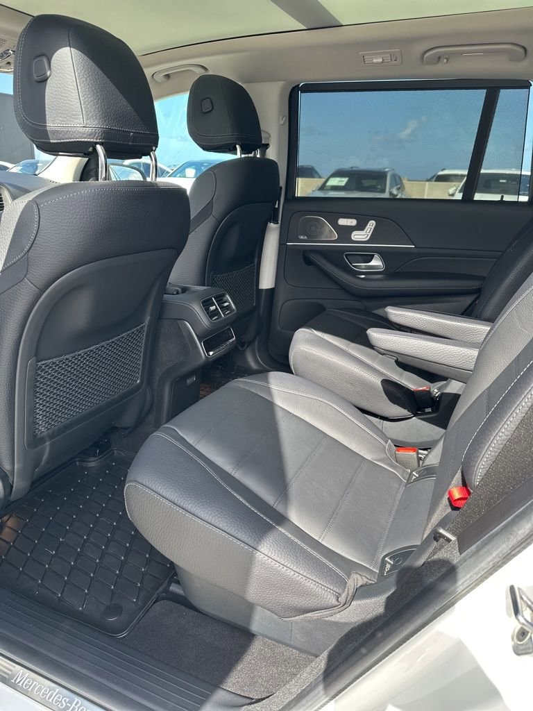 Used 2023 Mercedes-Benz GLS 580 4MATIC image 9