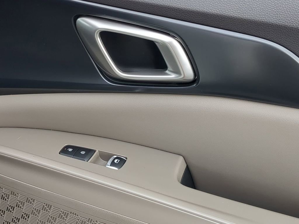 Used 2025 Kia Carnival LXS image 37