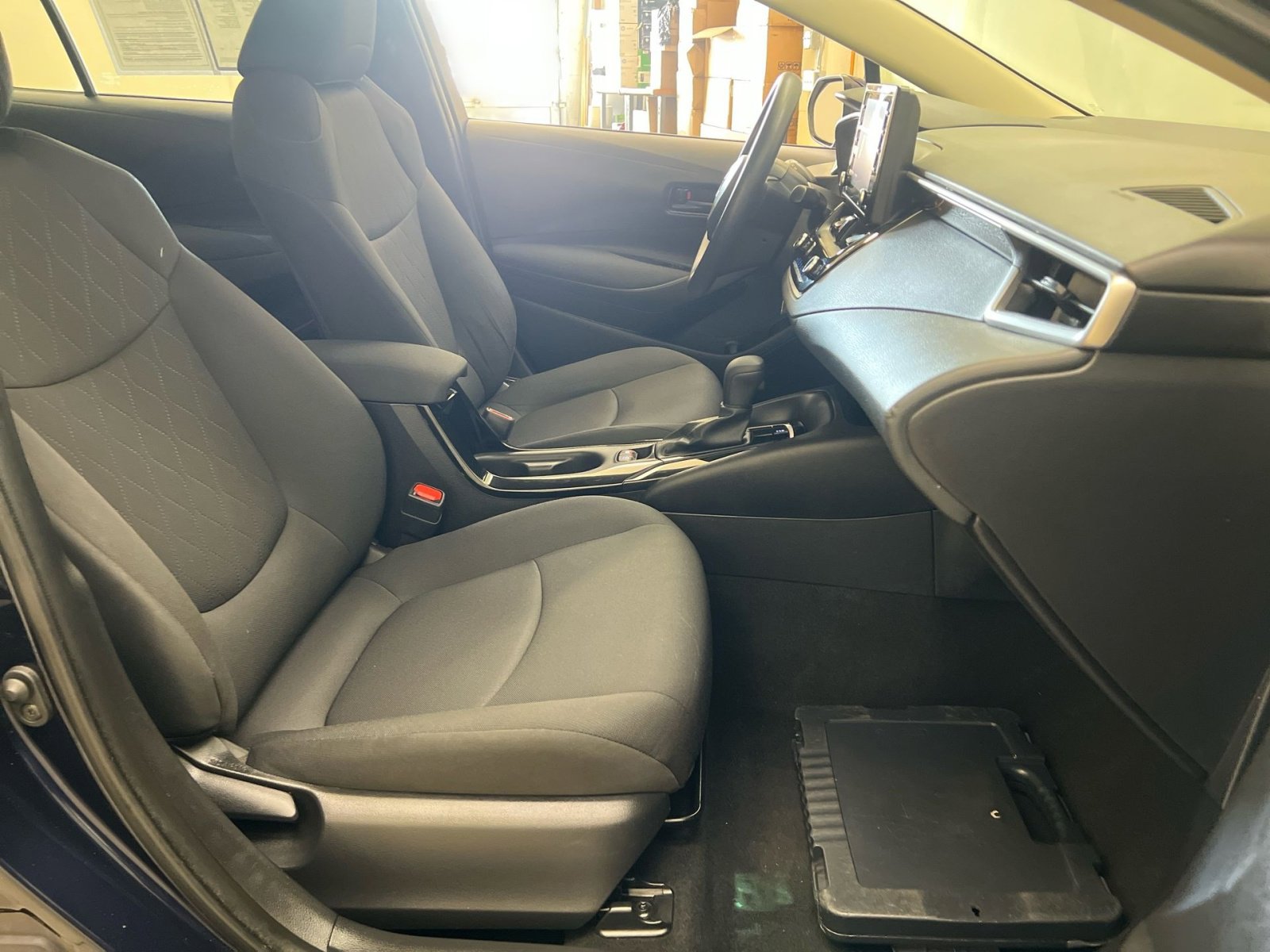 Used 2022 Toyota Corolla LE FWD image 25