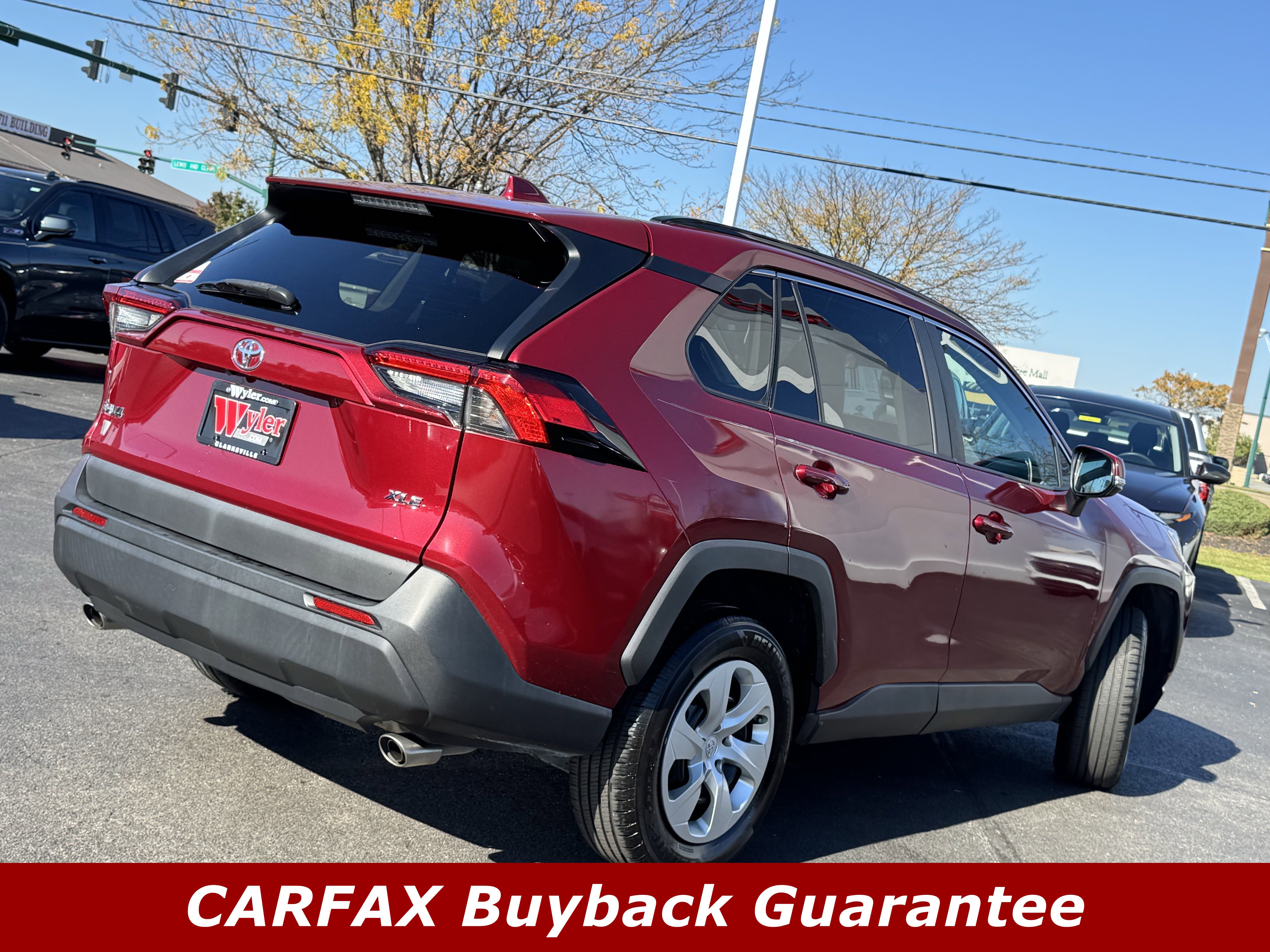 Used 2020 Toyota RAV4 XLE Premium image 3