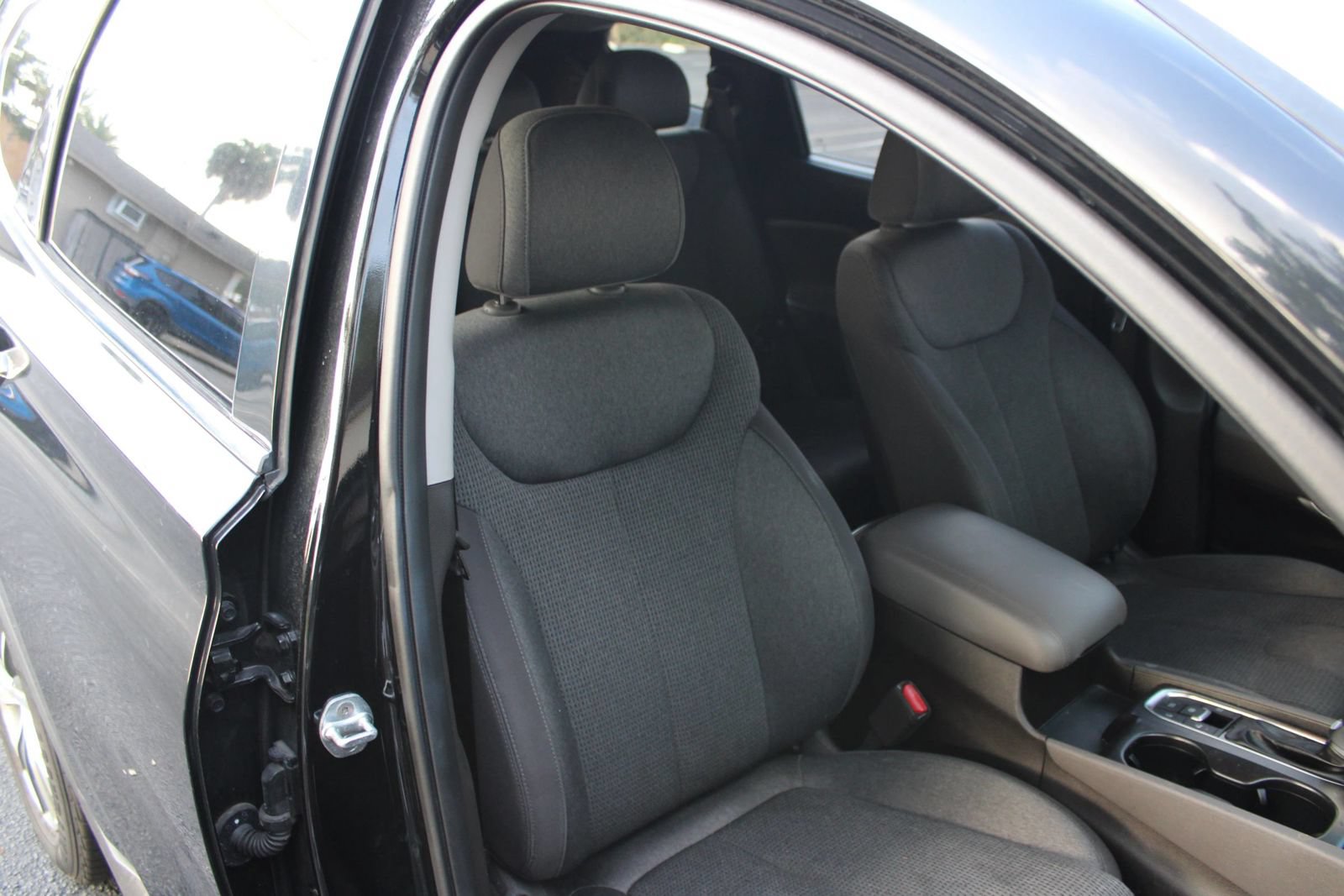 Used 2019 Hyundai Santa Fe SEL FWD image 18
