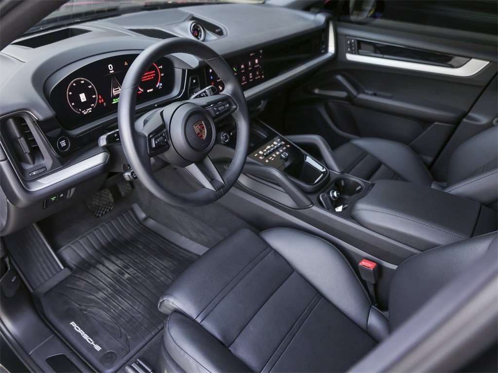 Certified 2025 Porsche Cayenne E-Hybrid Coupe image 4