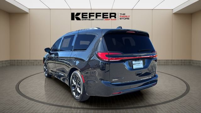New 2026 Chrysler Pacifica Limited FWD image 3