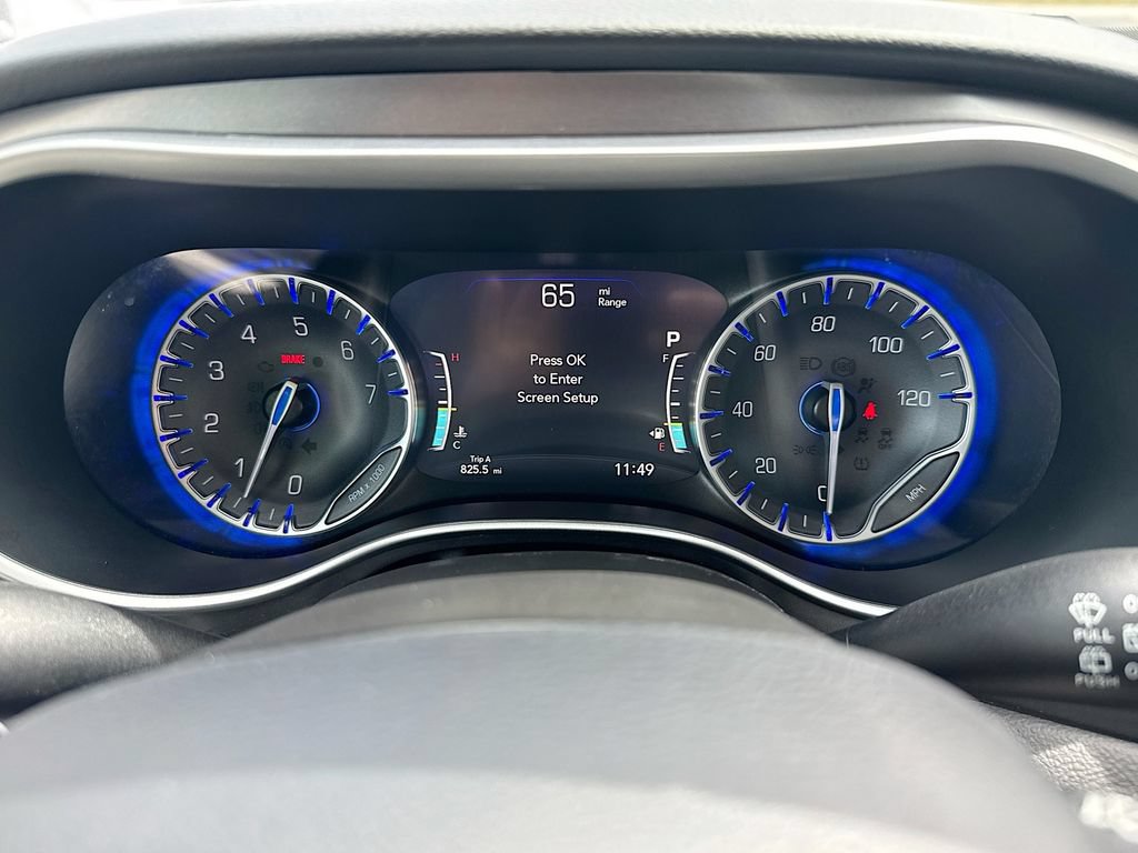 Used 2024 Chrysler Pacifica Touring-L FWD image 14