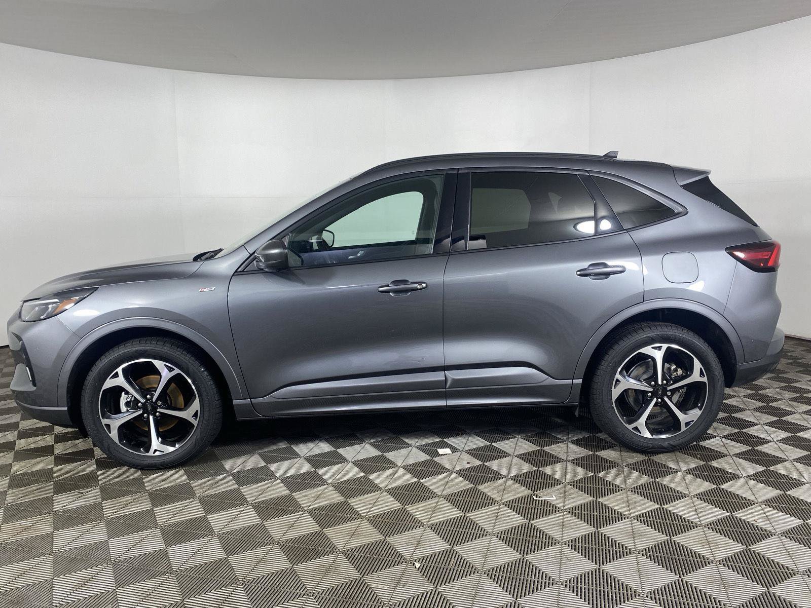 Used 2023 Ford Escape ST-Line Elite AWD/4WD image 4