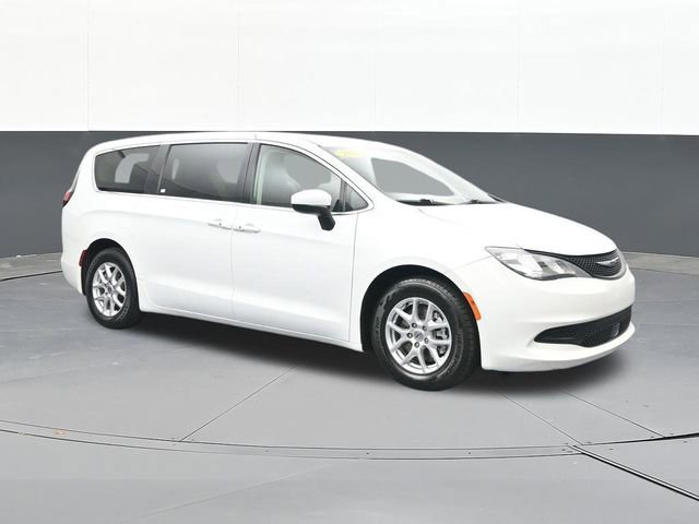 Used 2022 Chrysler Voyager LX image 20