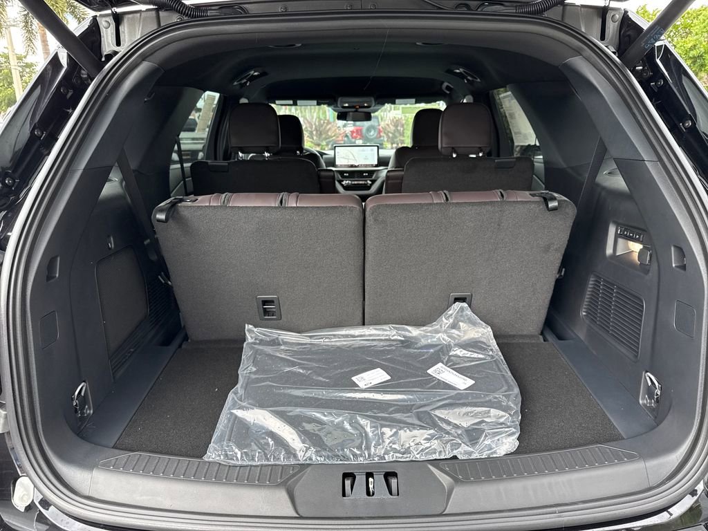 New 2026 Ford Explorer Platinum image 21