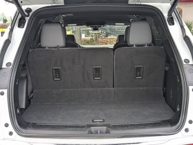 Used 2024 Buick Enclave Premium image 17
