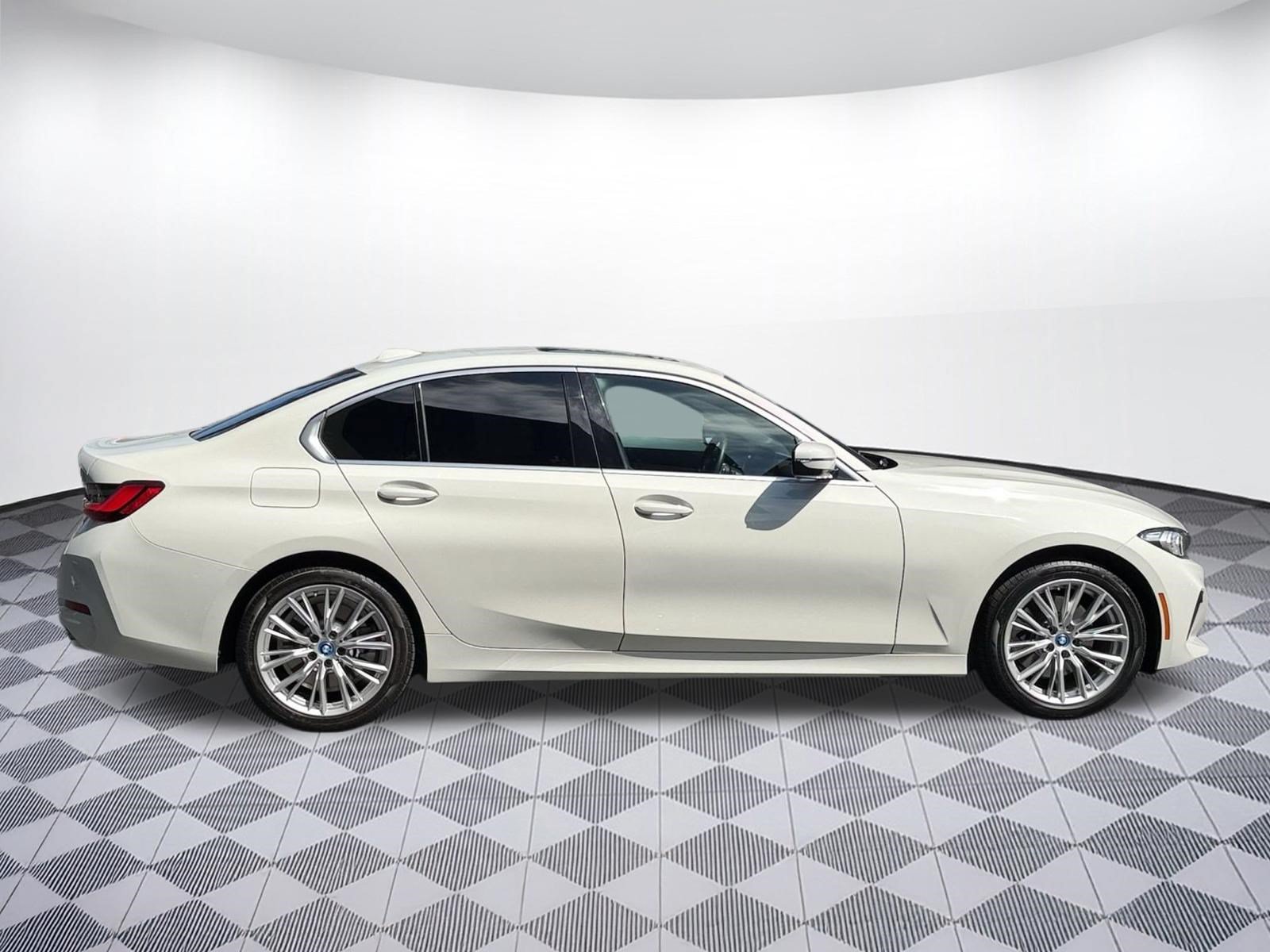 Used 2024 BMW 330e w/ Premium Package RWD image 8