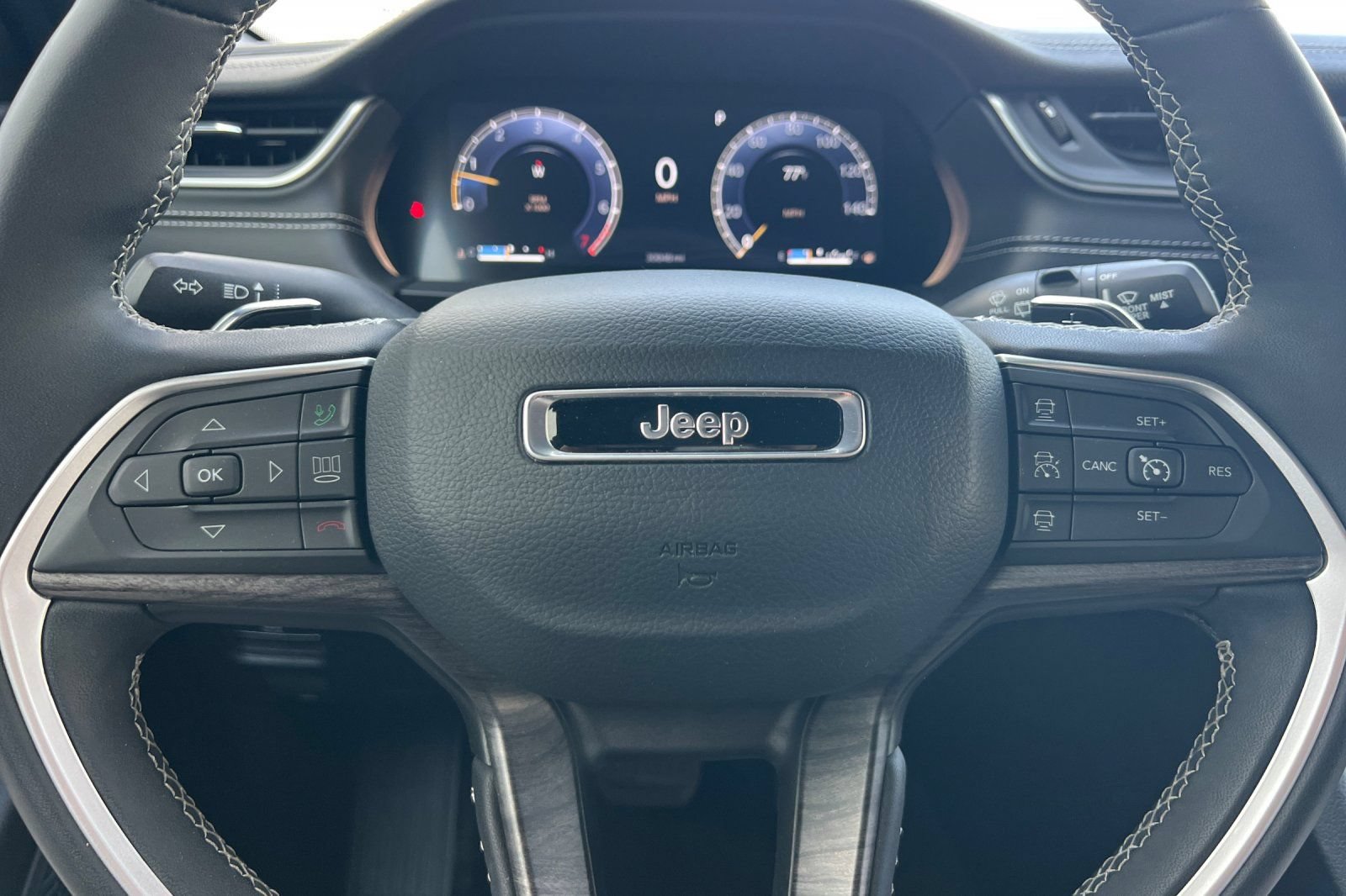 Used 2024 Jeep Grand Cherokee Limited RWD image 31