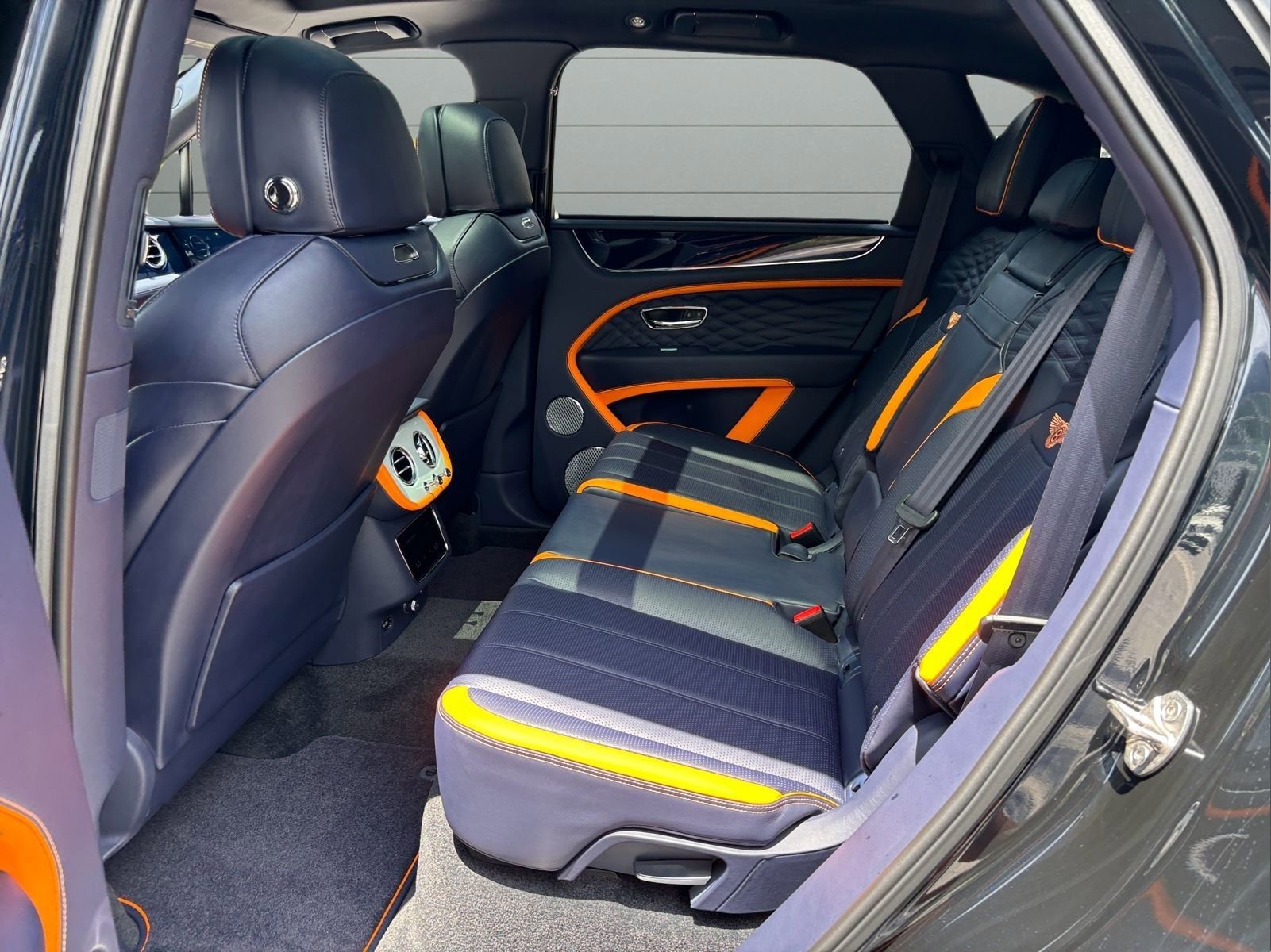 Used 2024 Bentley Bentayga image 28