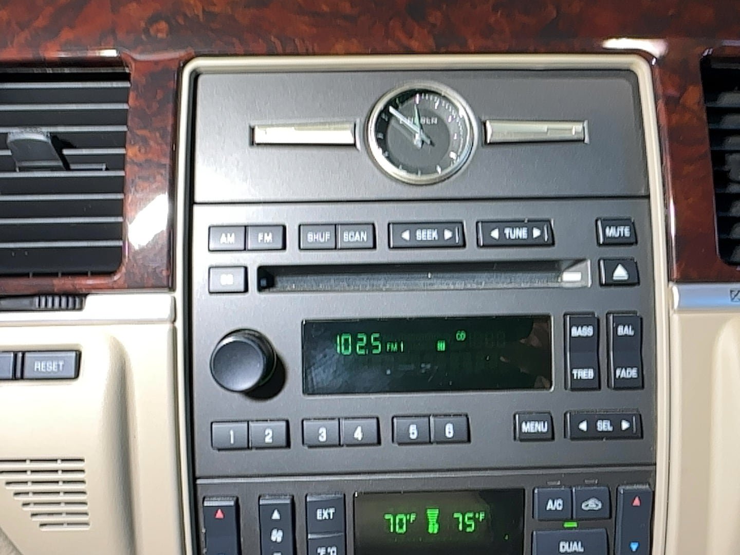 Used 2007 Lincoln Town Car Signature RWD image 25