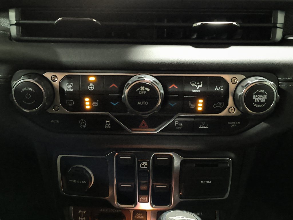 Used 2024 Jeep Gladiator Mojave w/ Technology Group AWD/4WD image 7