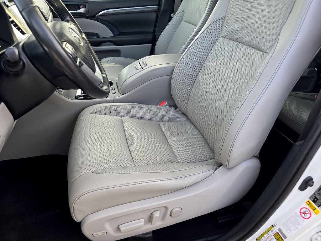 Certified 2019 Toyota Highlander Limited Platinum AWD/4WD image 26