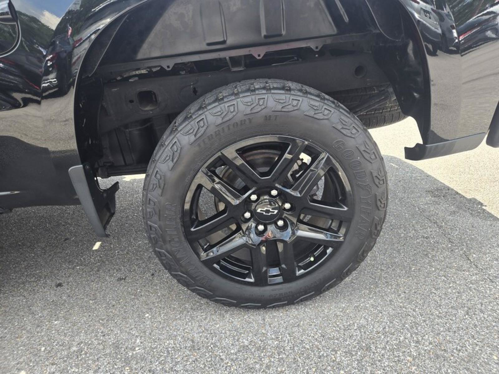 Used 2023 Chevrolet Silverado 1500 Custom Trail Boss w/ LPO, Dark Essentials Package AWD/4WD image 7