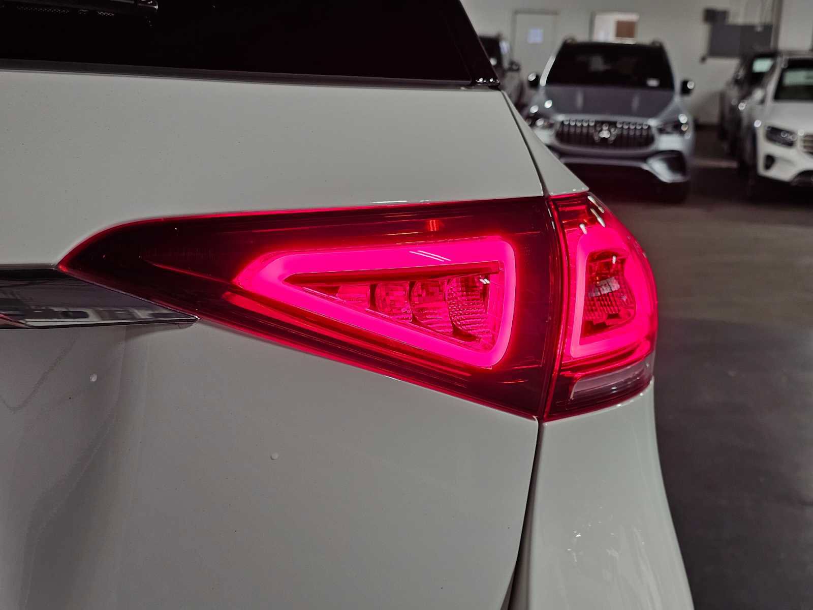 Used 2022 Mercedes-Benz GLE 350 w/ AMG Line Exterior image 17