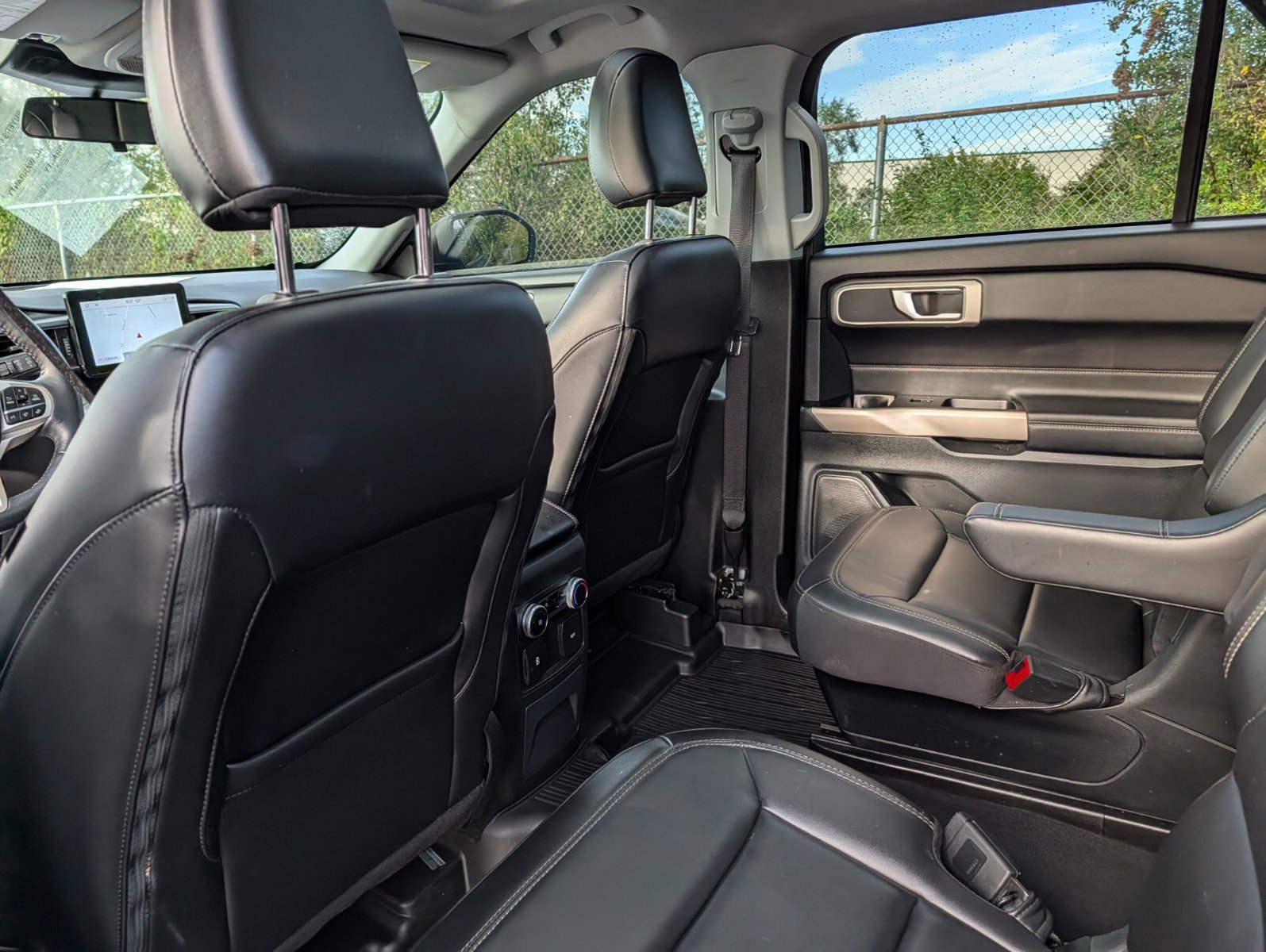 Used 2023 Ford Explorer XLT w/ Equipment Group 202A AWD/4WD image 25