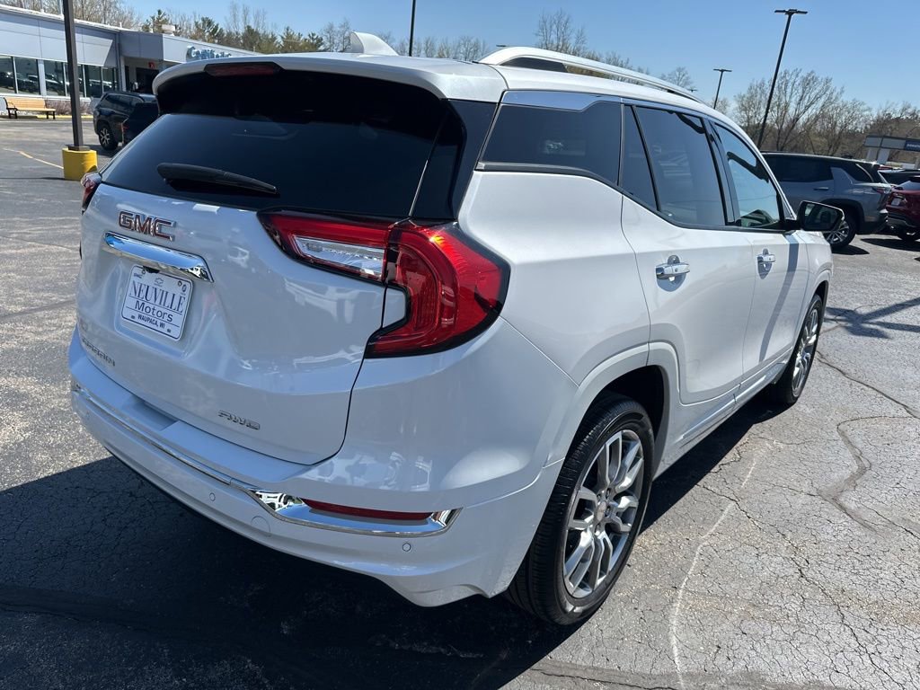 Used 2024 GMC Terrain Denali w/ Denali Premium Package image 3