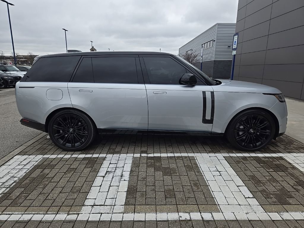 Certified 2025 Land Rover Range Rover Long Wheelbase SE image 4