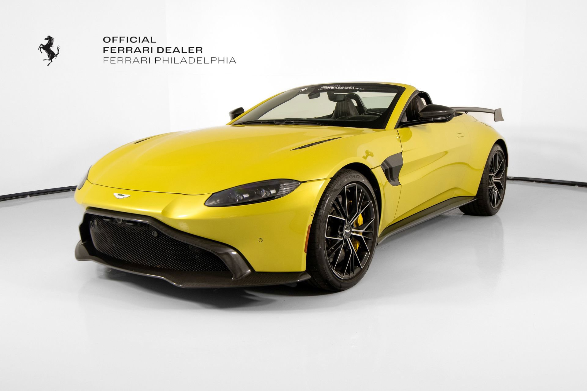 Used 2021 Aston Martin V8 Vantage Roadster image 3