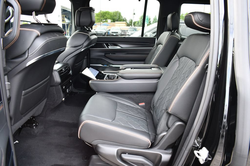 New 2026 Jeep Grand Wagoneer Summit AWD/4WD image 9
