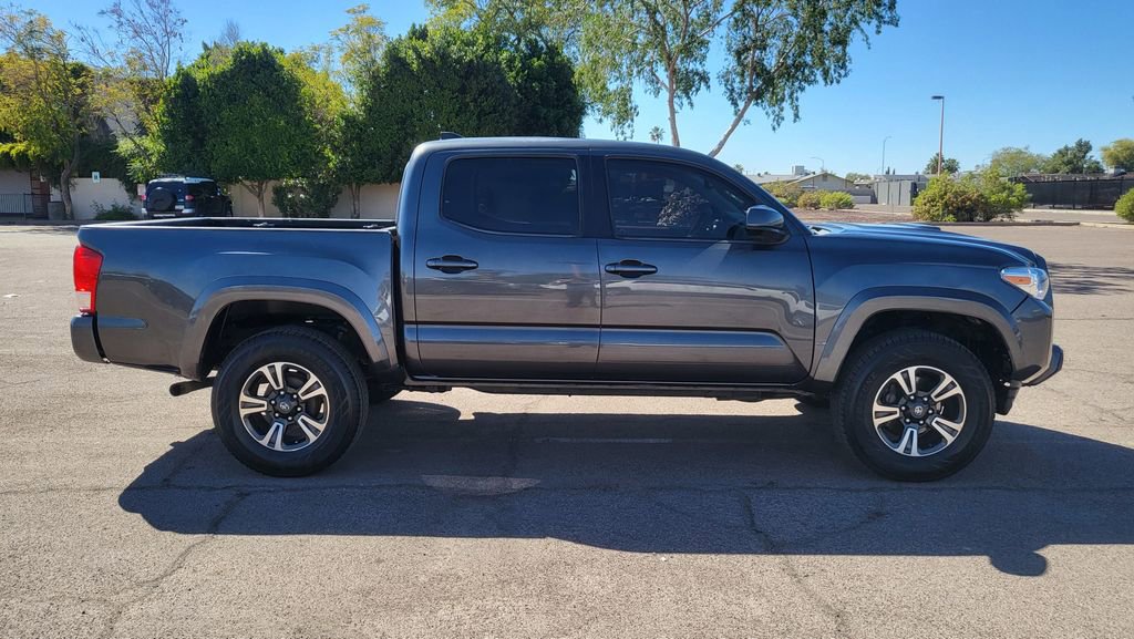 Used 2017 Toyota Tacoma SR5 image 10