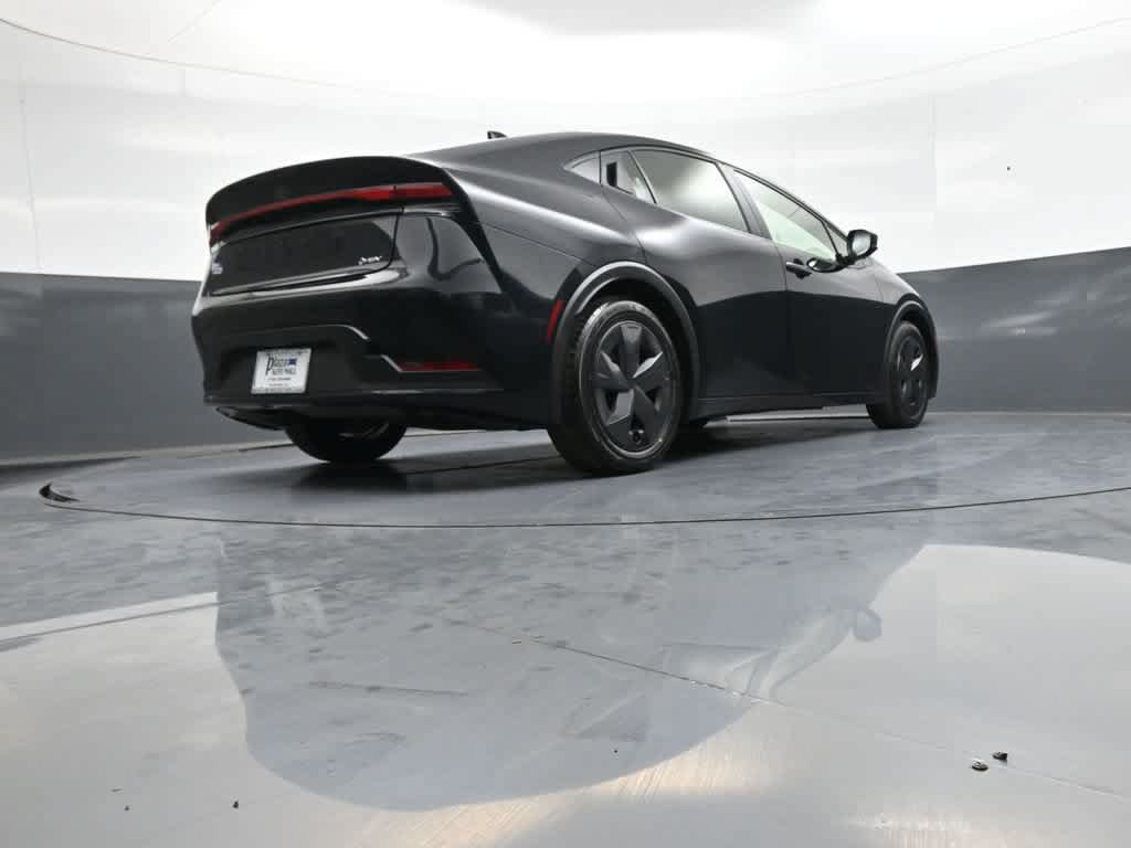 Certified 2025 Toyota Prius LE FWD image 30