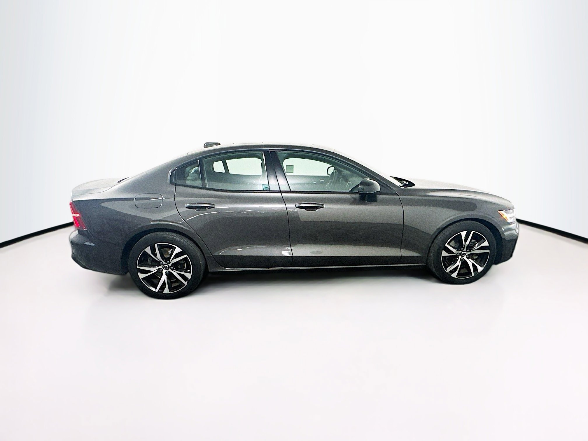 Used 2025 Volvo S60 B5 Core image 10