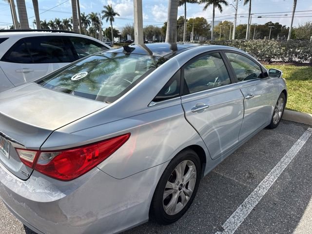 Used 2013 Hyundai Sonata Limited w/ Premium Pkg image 2
