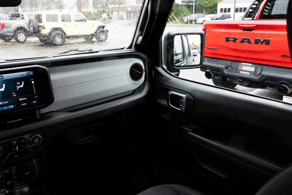 Used 2024 Jeep Gladiator Sport image 10