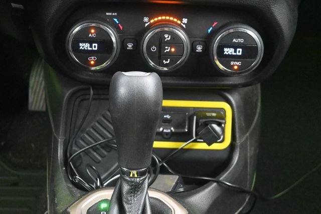 Used 2017 Jeep Renegade Latitude w/ Popular Equipment Group FWD image 22
