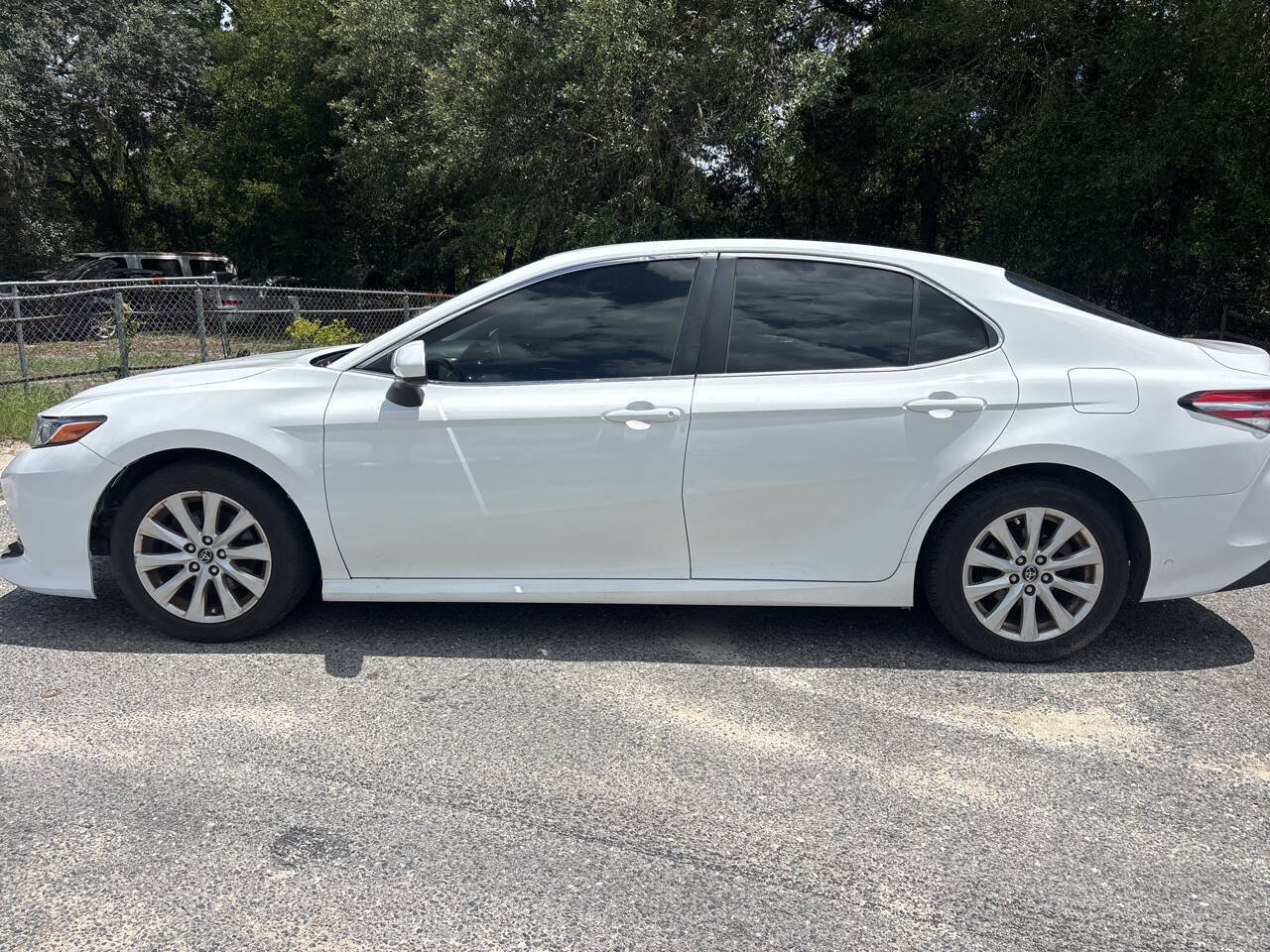 Used 2018 Toyota Camry LE FWD image 3