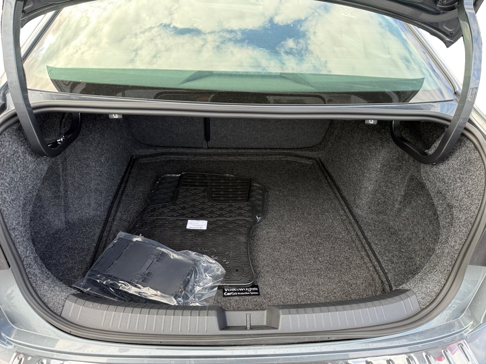 New 2027 Volkswagen Jetta SE FWD image 17