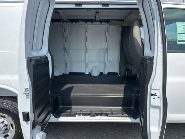 New 2025 Chevrolet Express 2500 image 29
