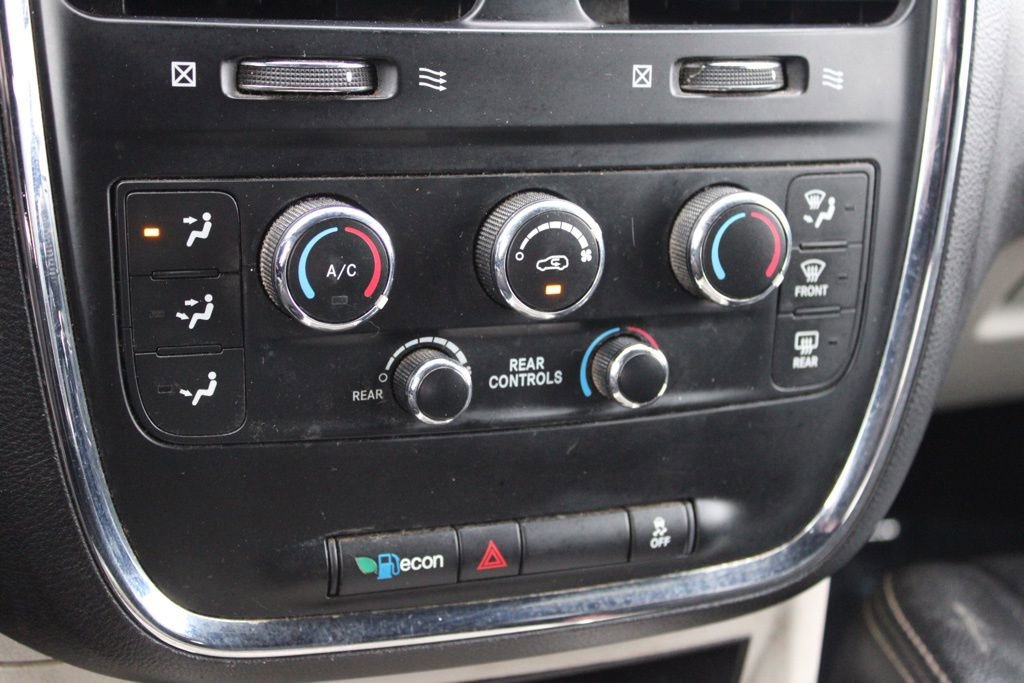 Used 2019 Dodge Grand Caravan SXT image 38