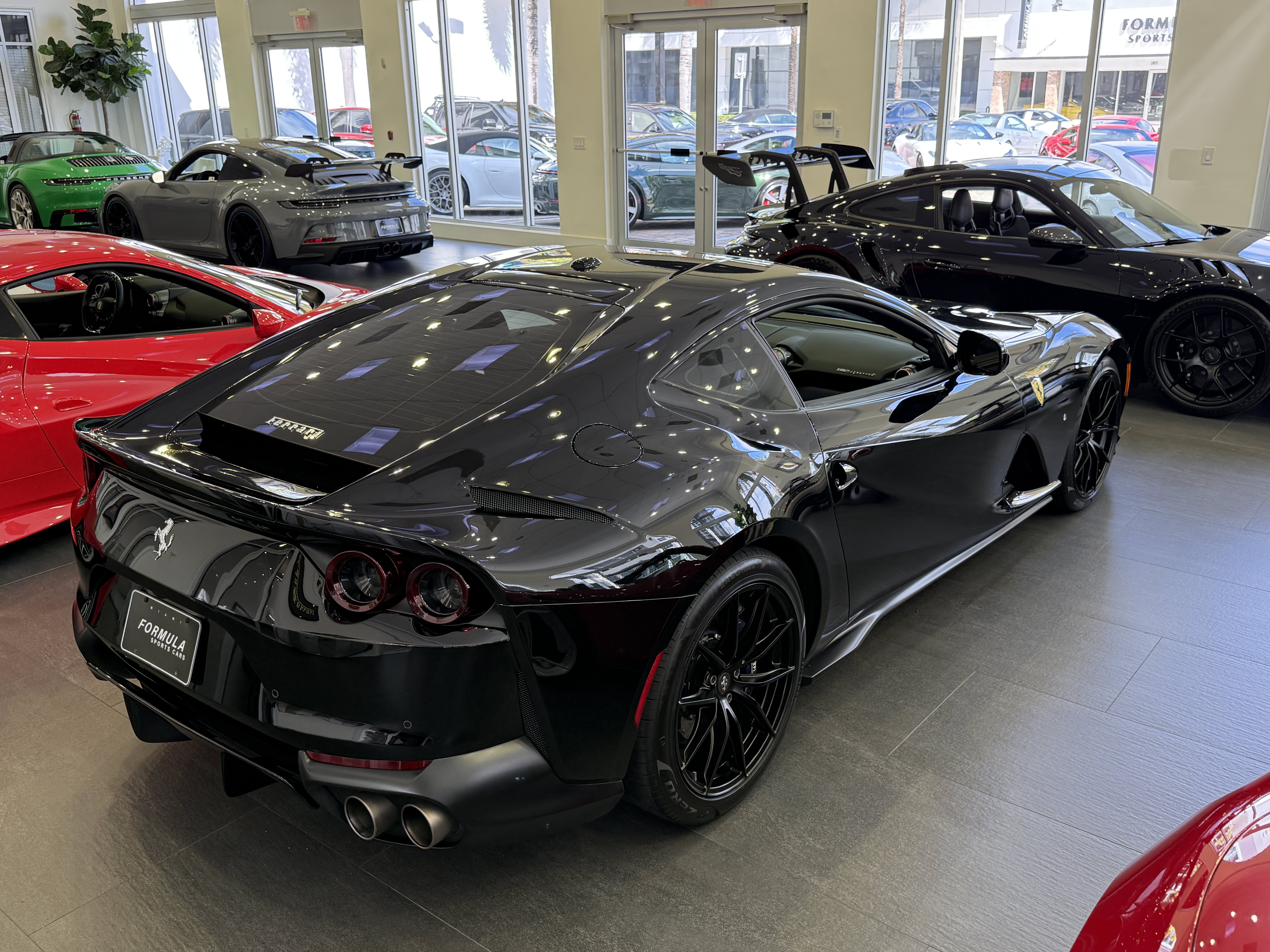 Used 2019 Ferrari 812 Superfast RWD image 9
