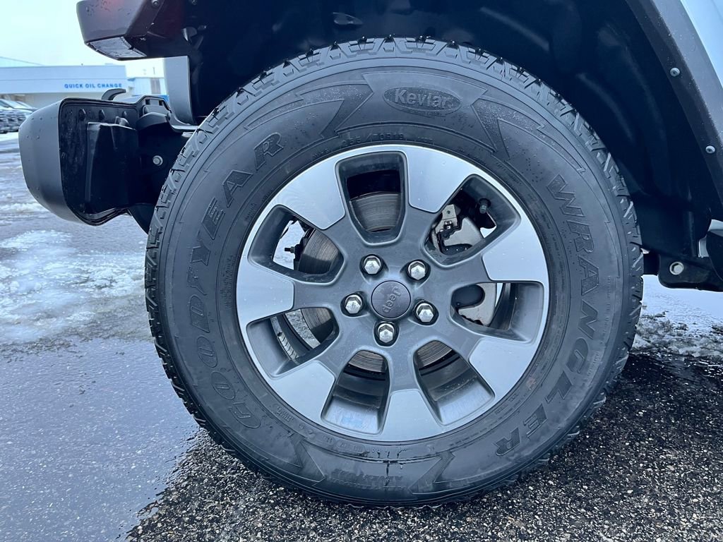 Used 2022 Jeep Wrangler Unlimited Sahara w/ Cold Weather Group image 28