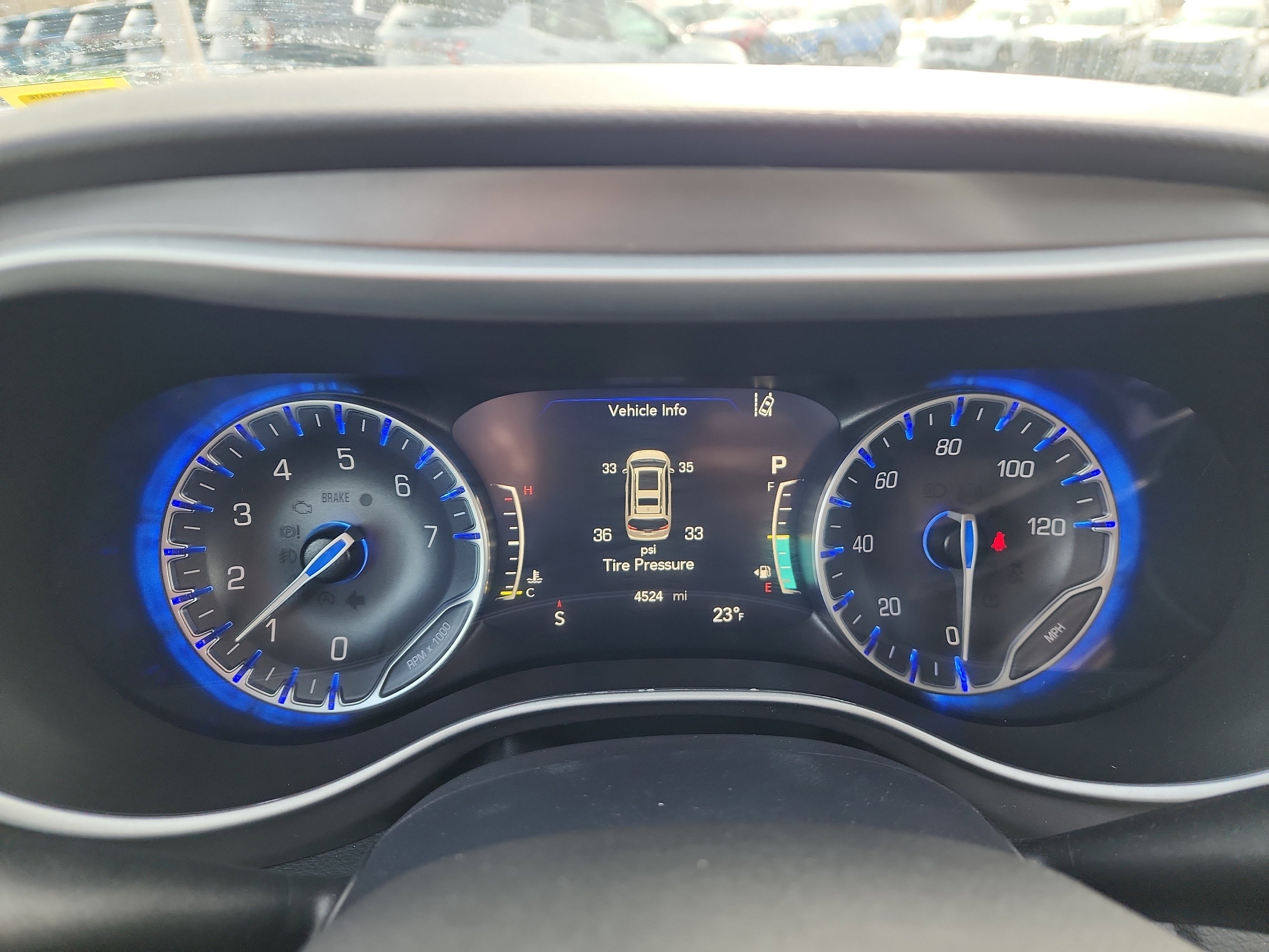 Used 2025 Chrysler Voyager LX image 21