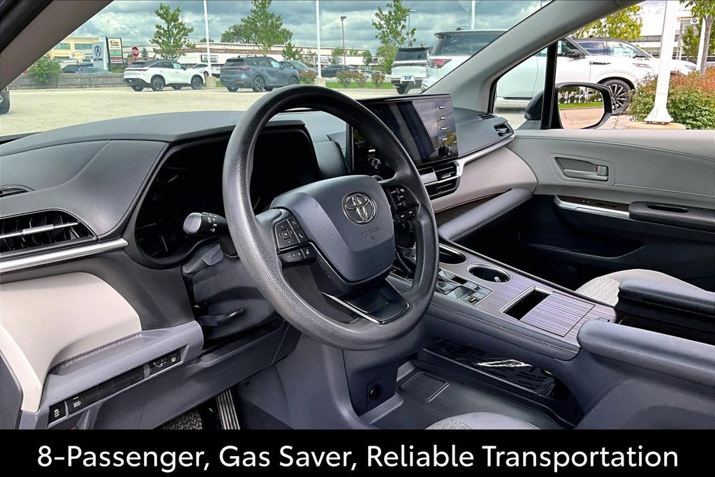 Used 2022 Toyota Sienna LE FWD image 12