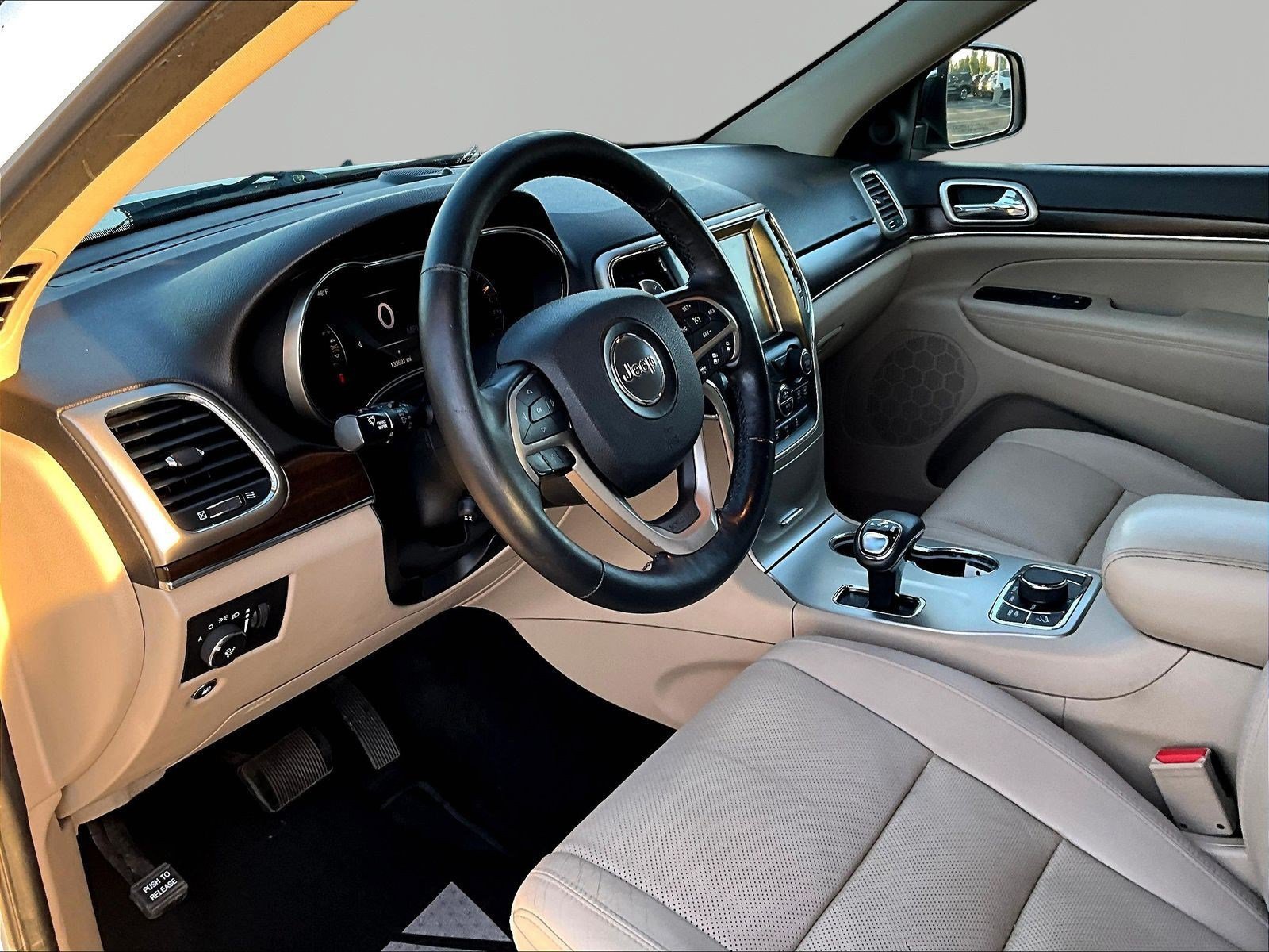 Used 2014 Jeep Grand Cherokee Limited w/ Luxury Group II AWD/4WD image 17