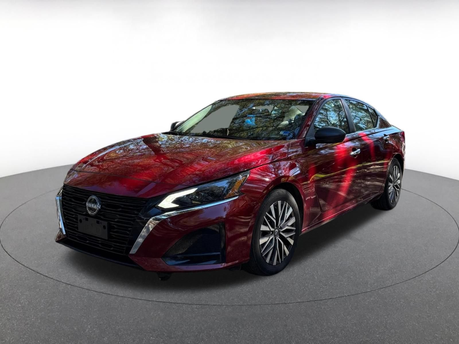 Used 2025 Nissan Altima 2.5 SV FWD image 4