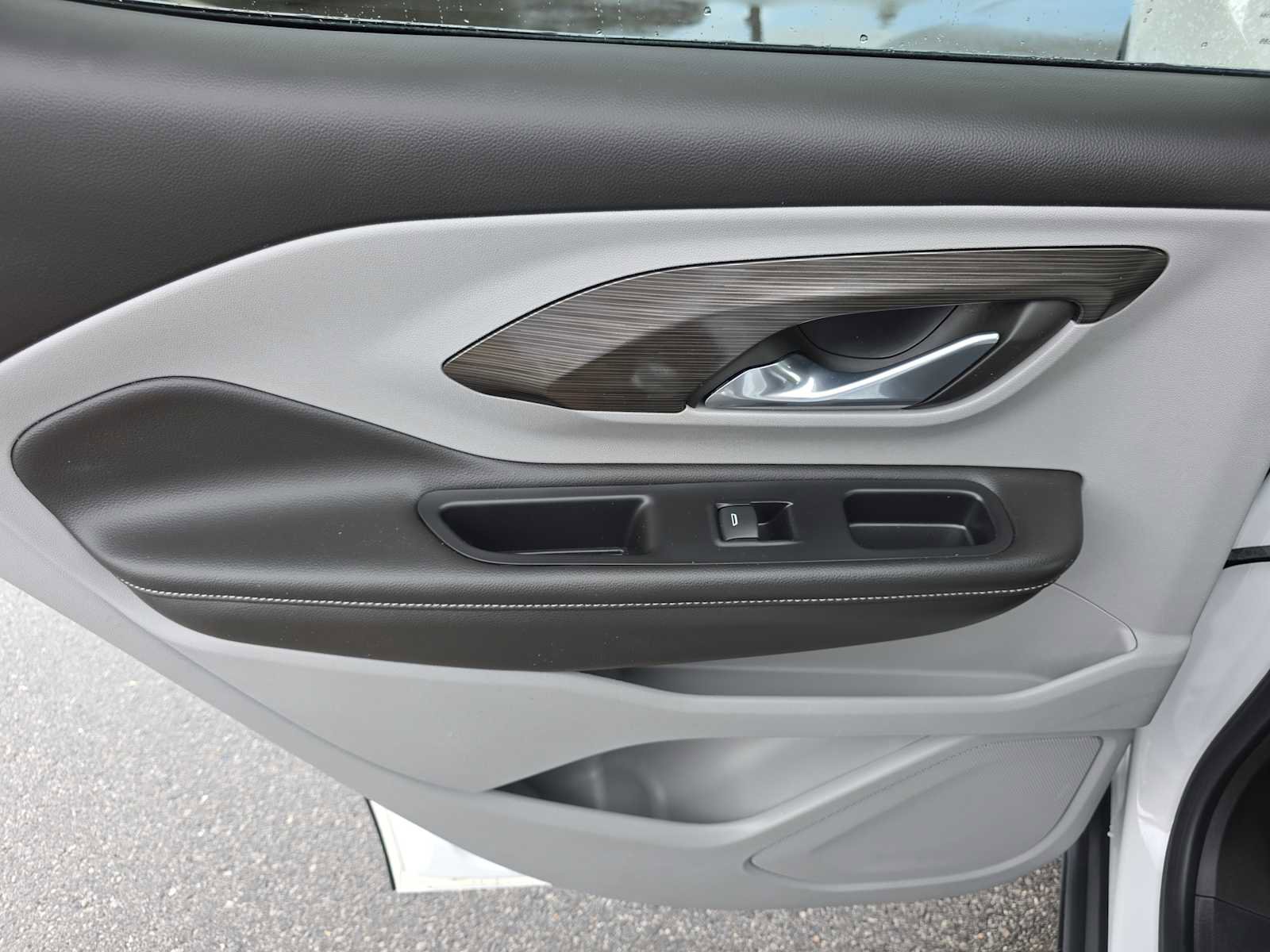 Used 2023 GMC Terrain SLE w/ Driver Convenience Package image 23