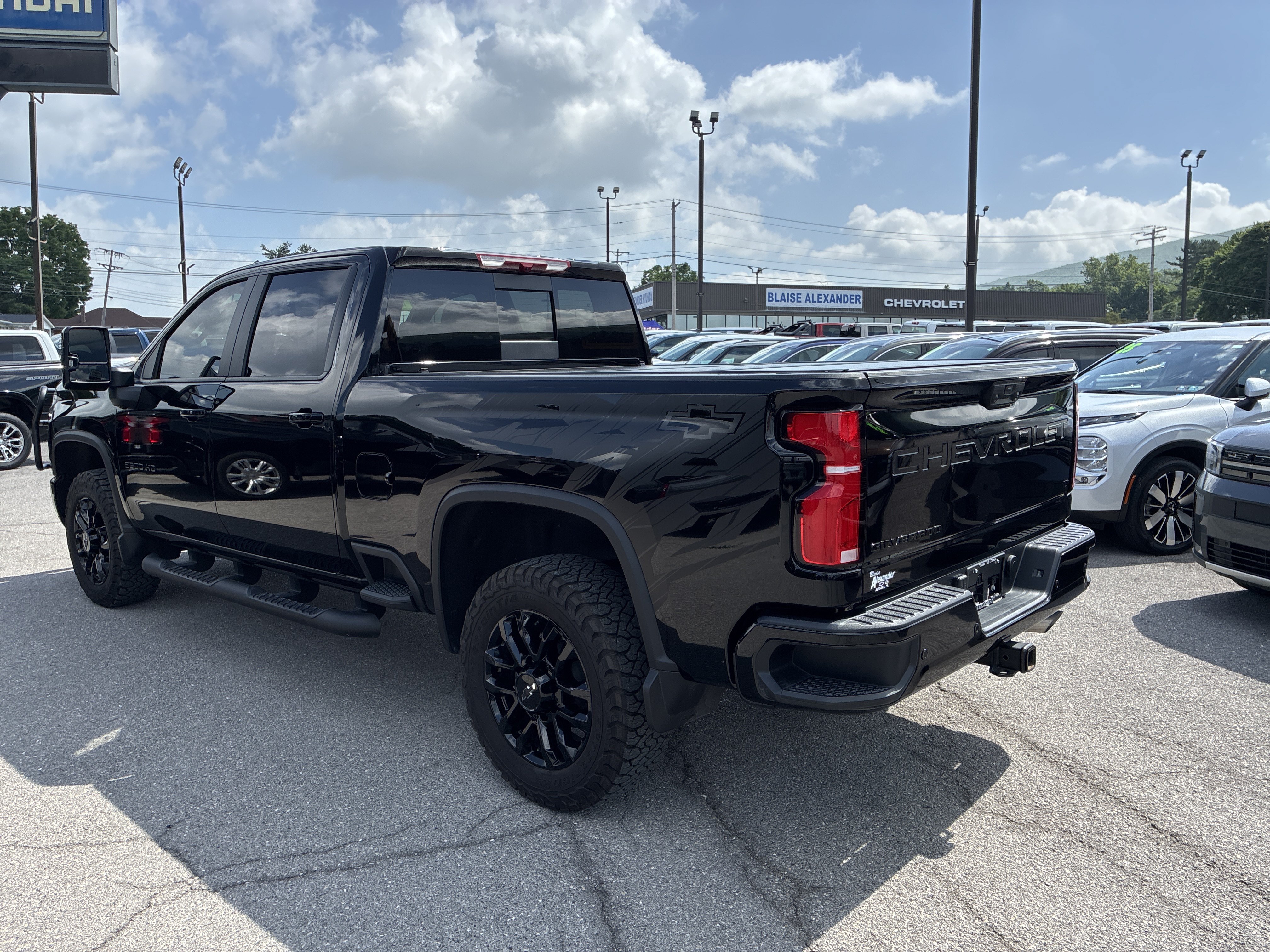 Used 2025 Chevrolet Silverado 2500 LT w/ Trail Boss Package AWD/4WD image 5