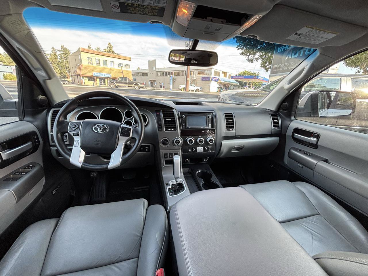 Used 2017 Toyota Sequoia Limited w/ Safety & Convenience Package AWD/4WD image 15