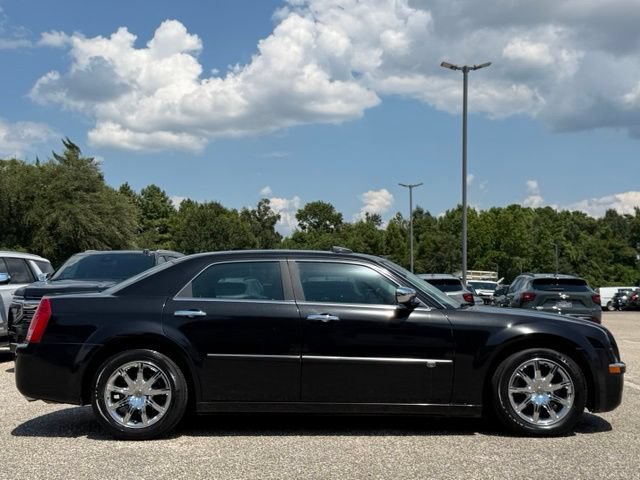 Used 2010 Chrysler 300 C RWD image 5