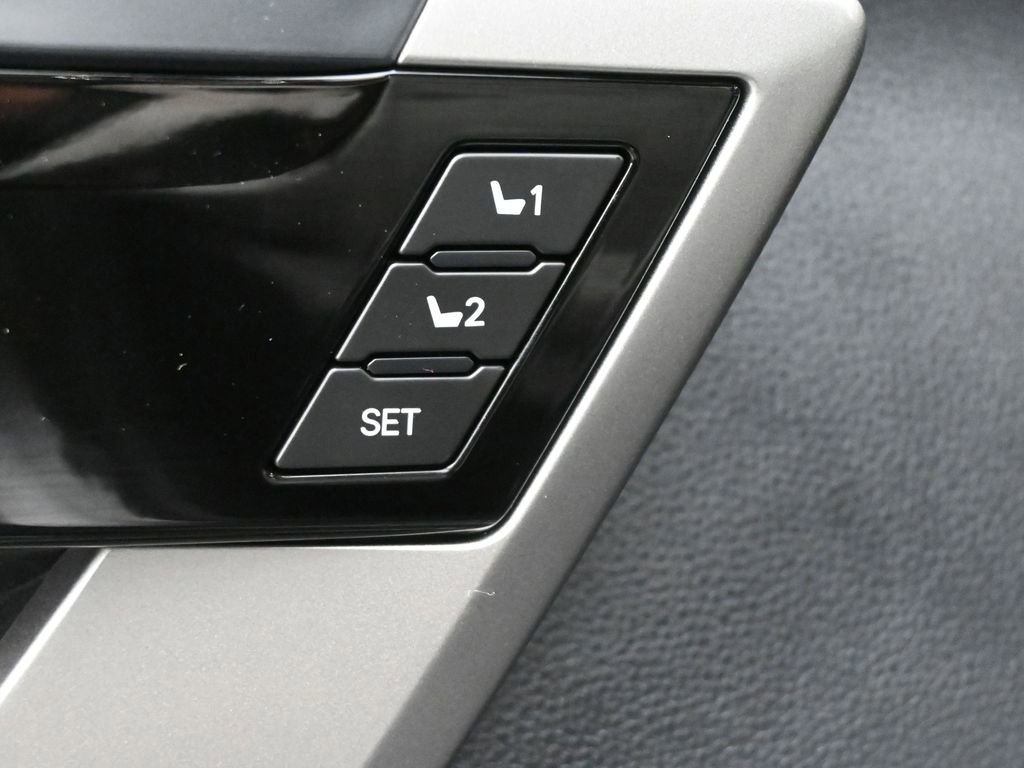 Used 2023 Toyota Tundra Limited AWD/4WD image 5