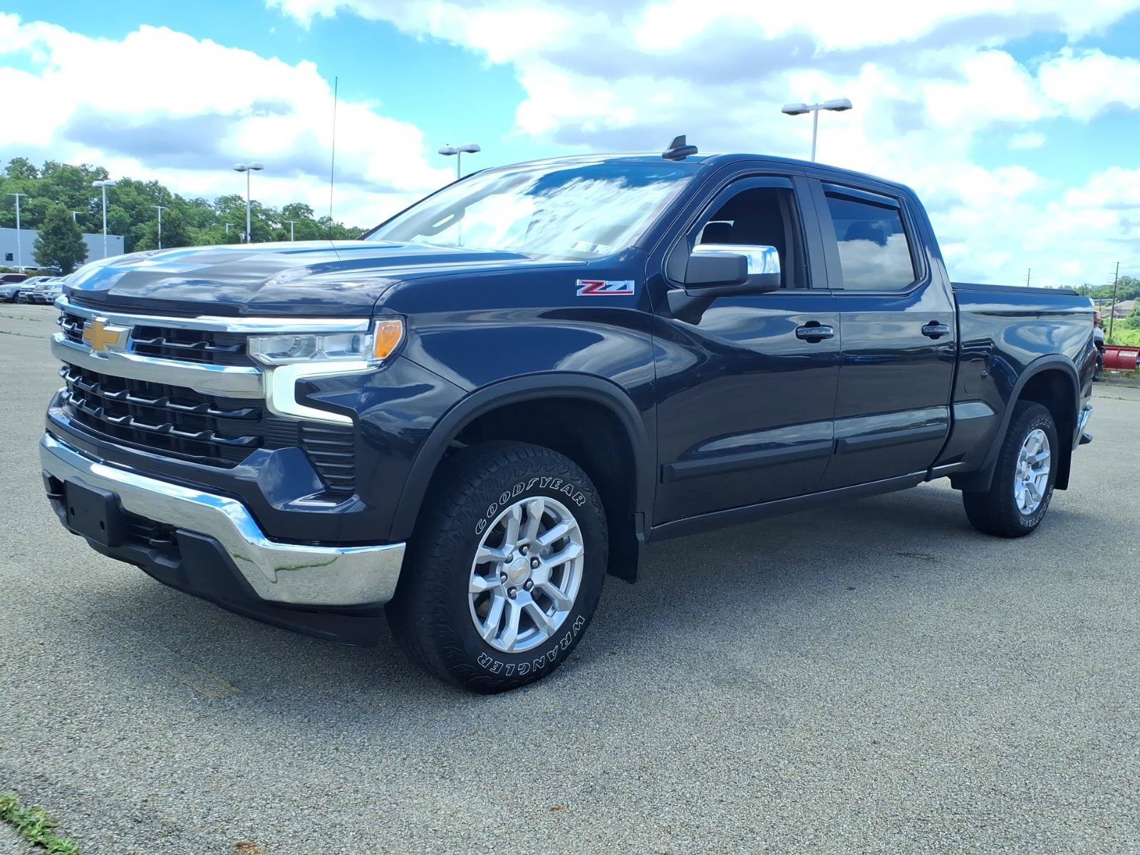Used 2023 Chevrolet Silverado 1500 LT AWD/4WD image 3