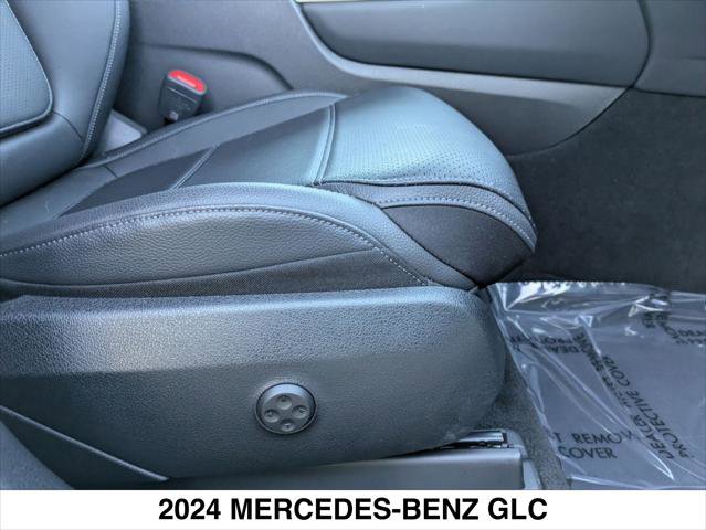 Used 2024 Mercedes-Benz GLC 300 SUV image 26