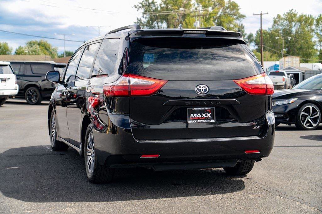 Used 2020 Toyota Sienna XLE FWD image 12