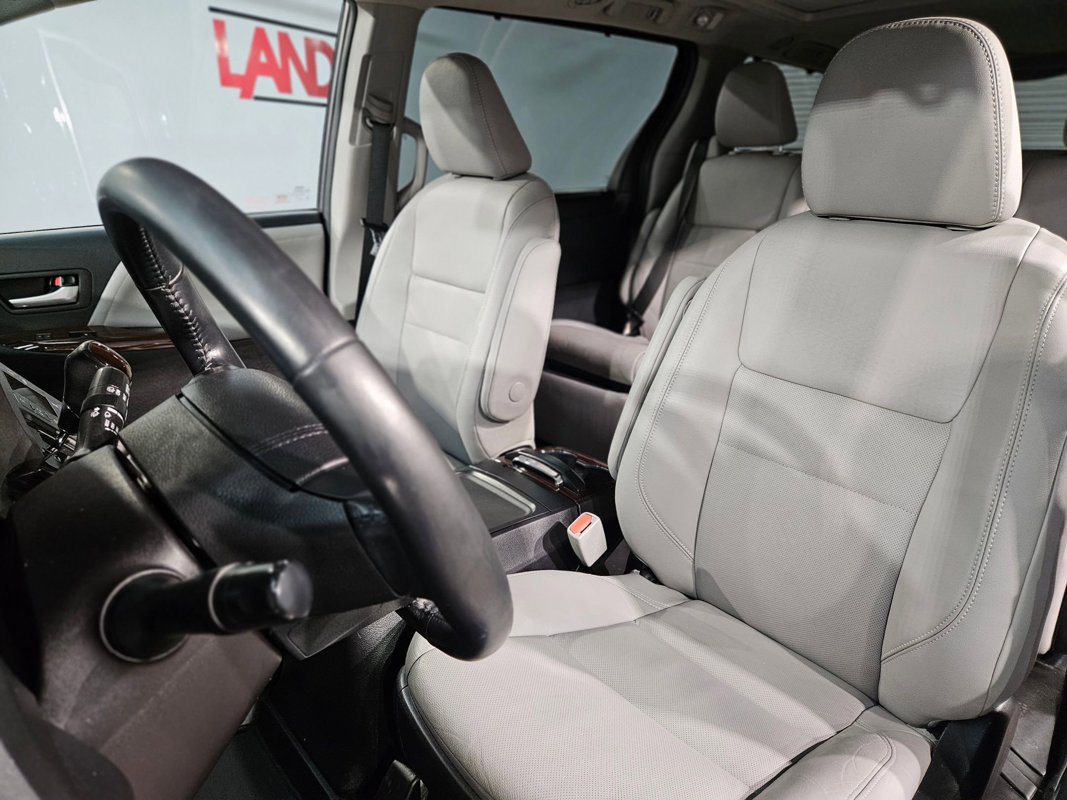 Used 2018 Toyota Sienna Limited image 25